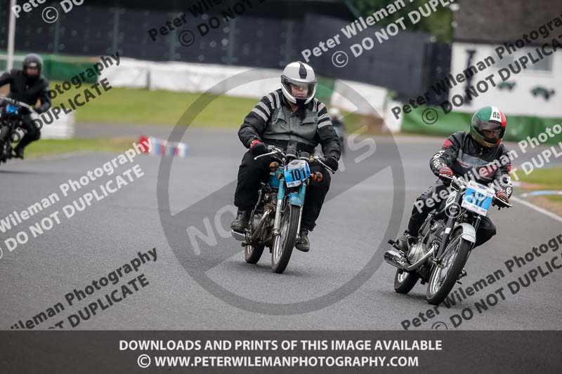 Vintage motorcycle club;eventdigitalimages;mallory park;mallory park trackday photographs;no limits trackdays;peter wileman photography;trackday digital images;trackday photos;vmcc festival 1000 bikes photographs